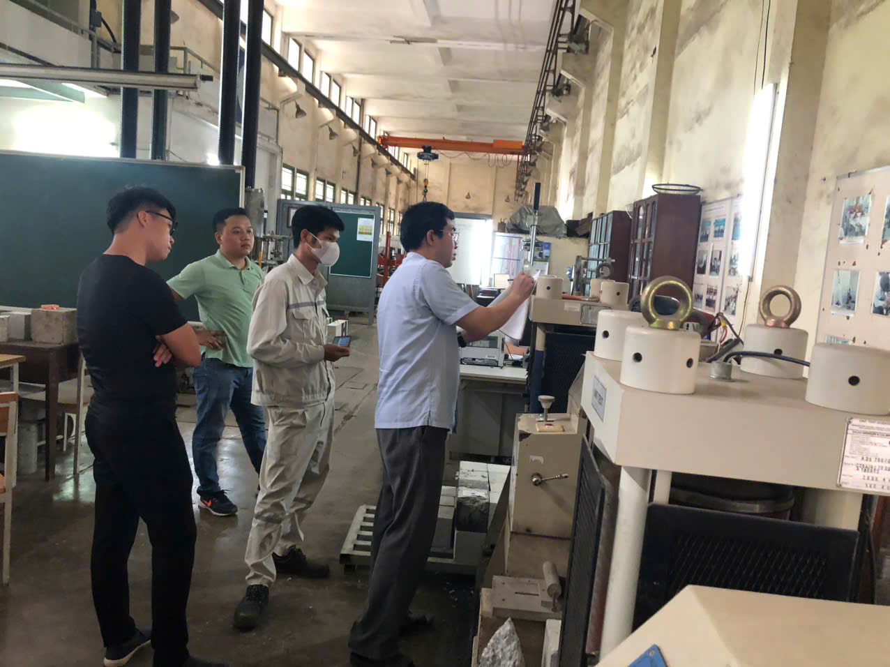 Phó giám đốc kỹ thuật